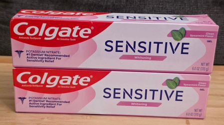 (2) Colgate Sensitive Whitening Toothpaste Gel for Sensitive Teeth, Spearmint, 6 oz