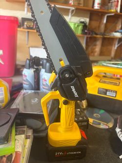 Hand held miniature chainsaw
