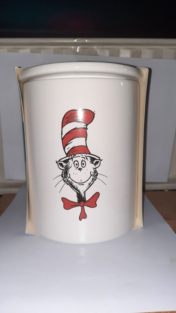 Dr Seuss White Ceramic Cookie Jar Cookie Included