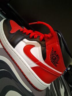 Boys Jordan's size 5.5