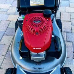 HONDA HRR216 WITH SMART DRIVE CONTROL COMMERCIAL LAWN MOWER 