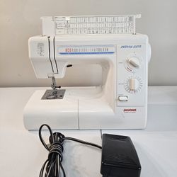 Janome Schoolmate S-3015 Sewing Machine (Used, Storage Accessories Included)