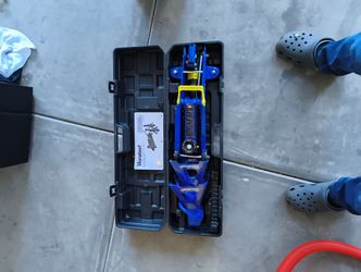 2 - 1/2 Ton Hydraulic Jack And Stand Kit **Incomplete**