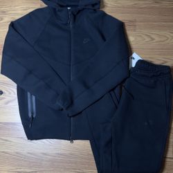 All Black Nike Tech Full Set