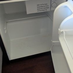Mini Fridge 