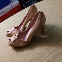 New GIANNI BINI Ladies shoes ( Size 8 M )