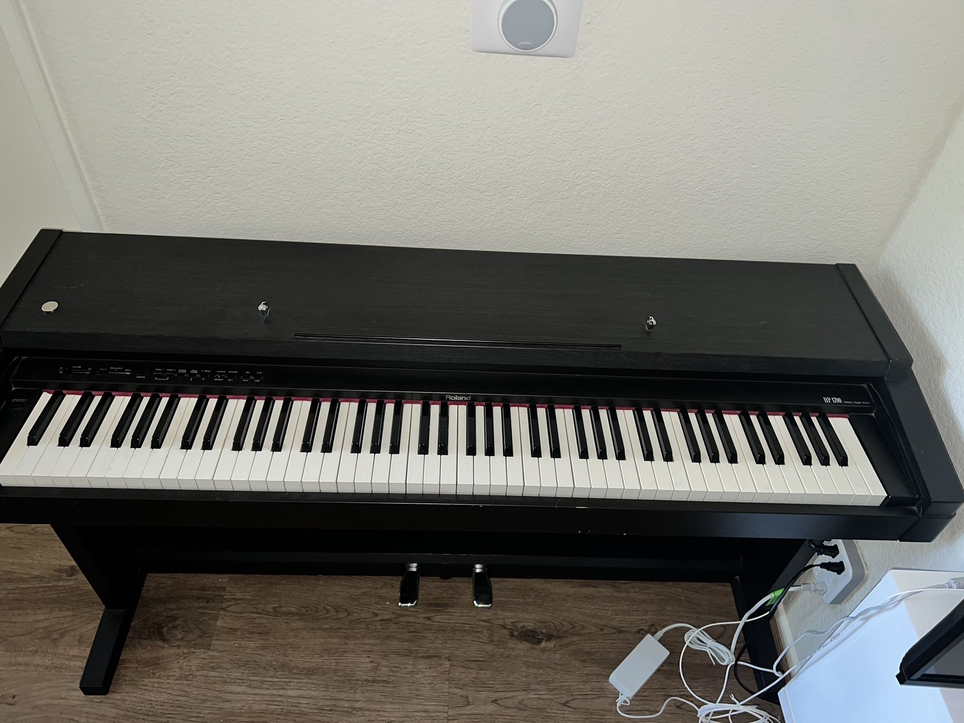 Roland HP 1700 Piano for Sale in Los Angeles CA OfferUp
