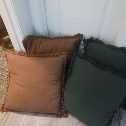 Thrown Pillows Set