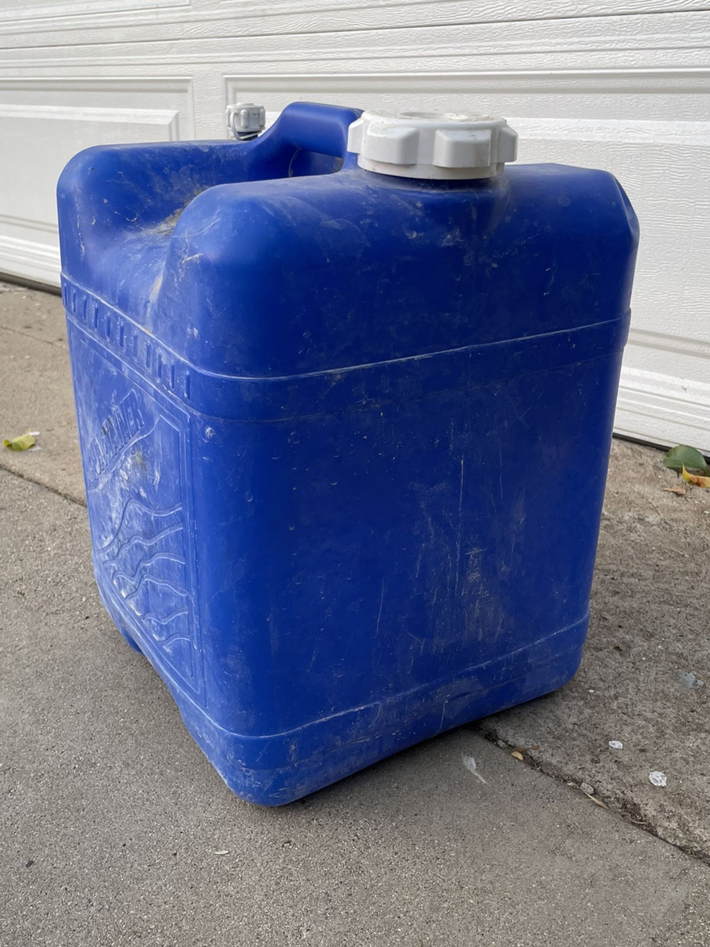 7 Gallon Water Jugs Containers
