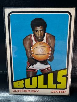1972-73 Topps basketball card featuring Clifford Ray, center for the Chicago Bulls.