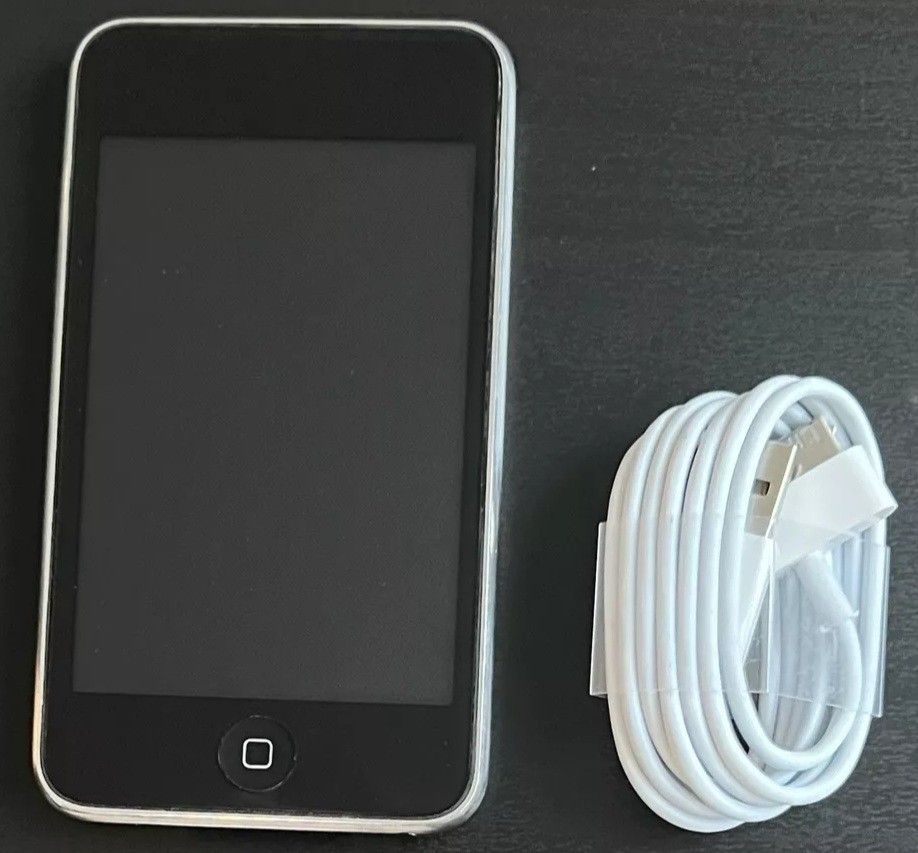APPLE iPOD TOUCH 2nd GEN 8GB + CHARGER 