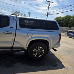 Vendo mi camper  de una toyota tacoma 4generasion 2025 como  nueva