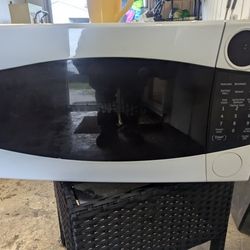 General Electric Microwave - Works
