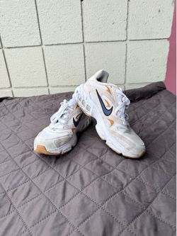 Women’s shoes