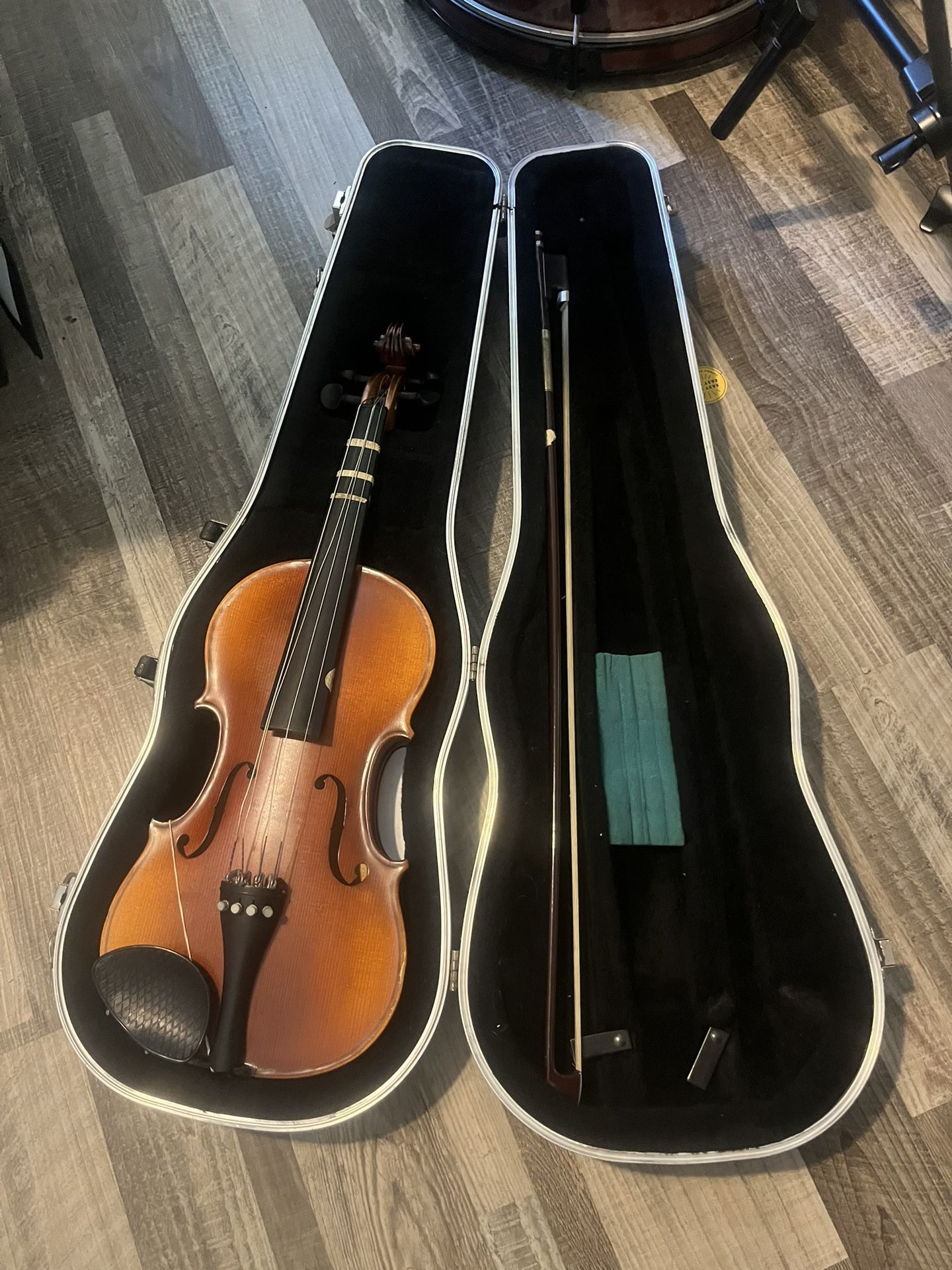 🎻 Violin 🥁 Drums Keyboards 🎹