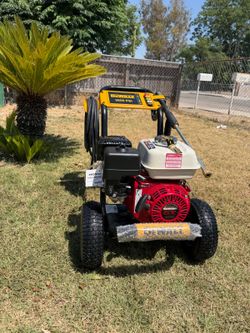 DEWALT
3600 PSI 2.5 GPM Gas Pressure Washer, Honda GX200 Engine (50-State), Heavy-Duty Commercial Cold Water Power Cleaner
