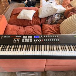 Akai MPK88 – 88-Key Weighted MIDI Controller (Great Condition)