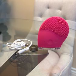 Solo Mio Sonic Facial Brush, Cleanser, & Massager