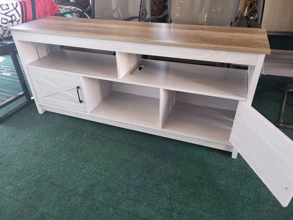 TV STAND 