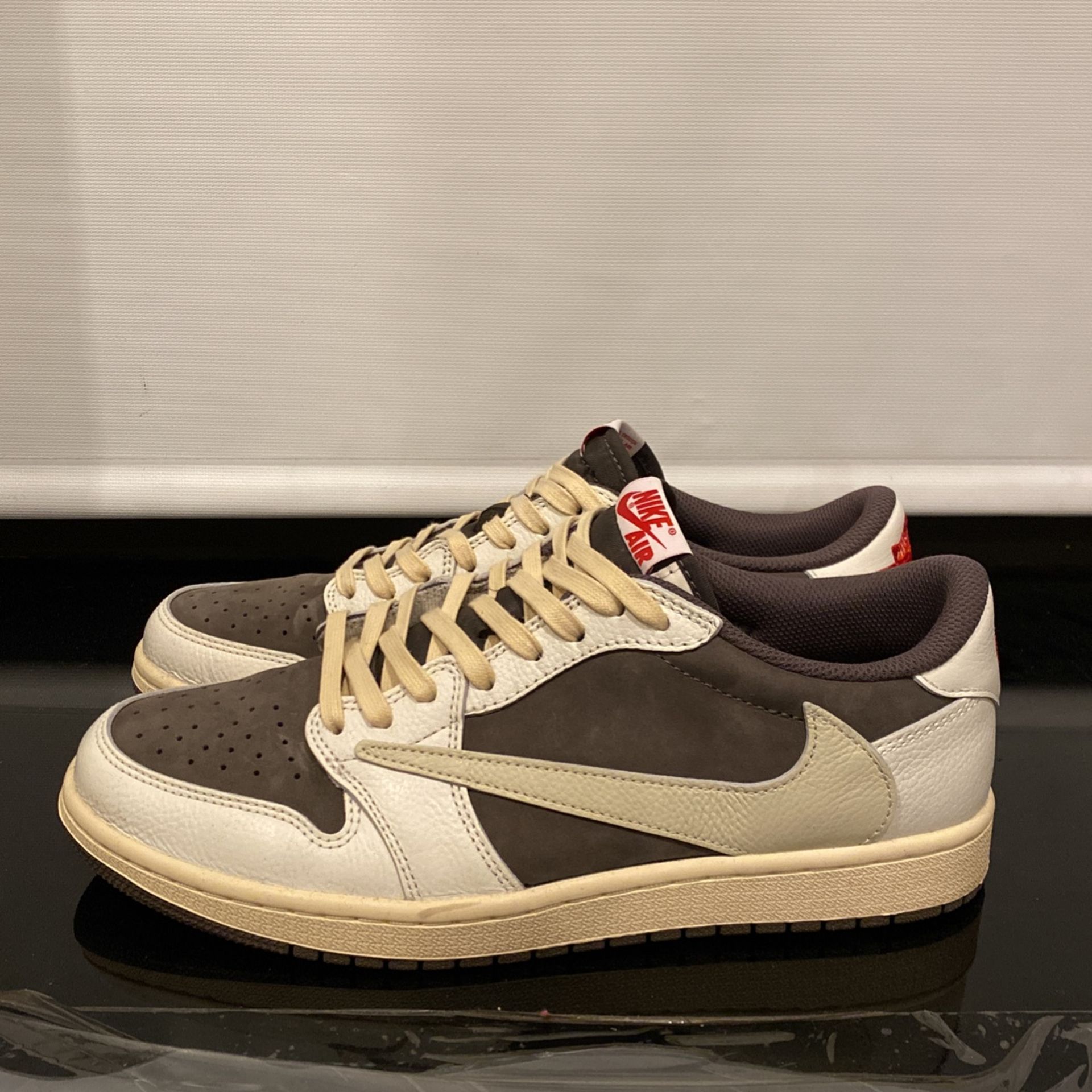 Nike Travis Scott Jordan 1 Low Mocha Size 10