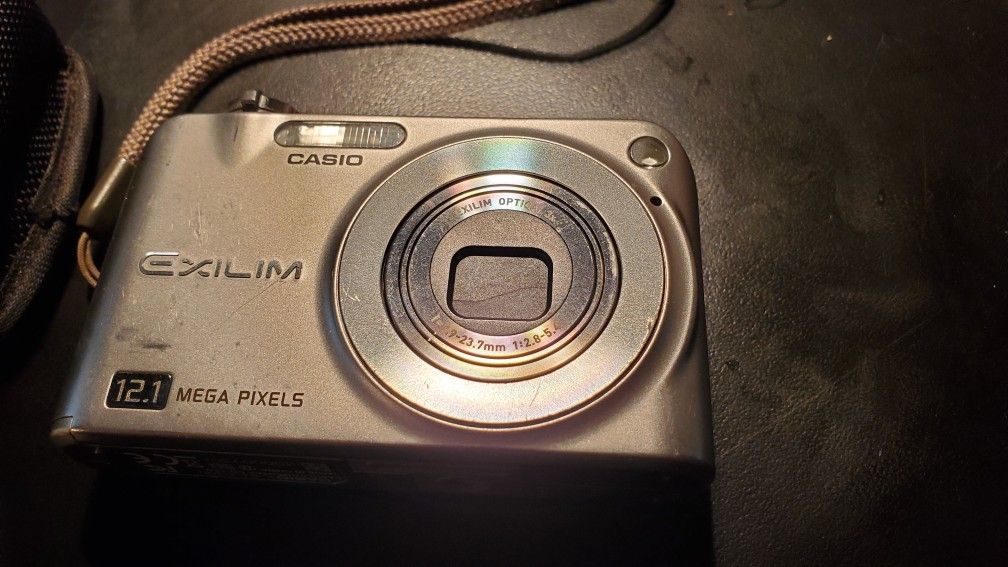 Casio EX-Z1200 Exilim Digital Camera for Sale in Westview, FL