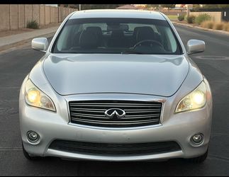 2012 Infiniti M37