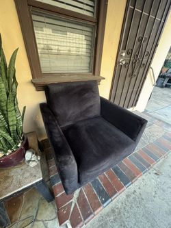 BLACK SINGLE LOUNGE CHAIR