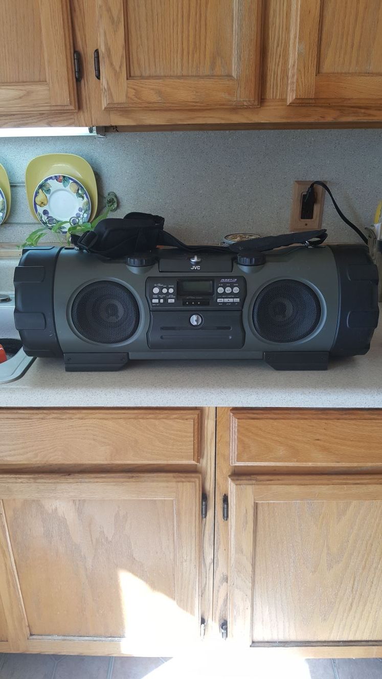 JVC RV-NB1 KABOOM BOX!