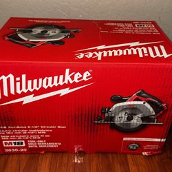 Milwaukee M18 18V Lithium-Ion Cordless 6-1/2 in. Circular Saw