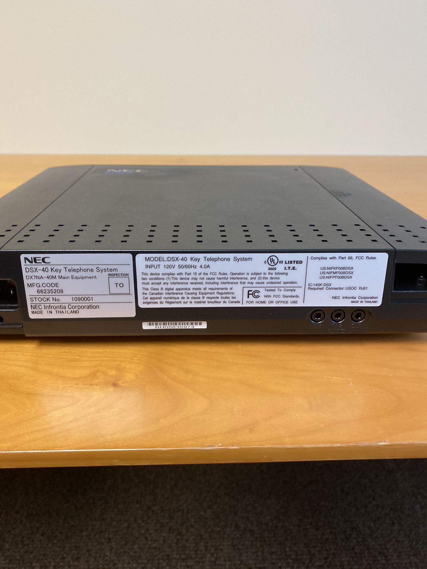 NEC DSX40 Key Telephone System w/ 8 (eight) DSX 22B Display Telephones