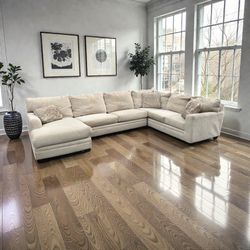 JACKSON FURNITURE WHITE 4- PIECE SECTIONAL w/ CHAISE (FREE DELIVERY)(CLIFTON HEIGHTS PA 19018)