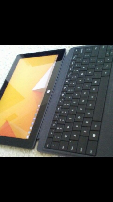 Microsoft Surface Rt 32gb. Laptop Tablet And Chargerg