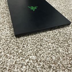 Razer Blade 14 (2024)