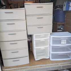 STORAGE CONTAINERS NON SMOKING HOME   NO SAPARATING ALL OR NON