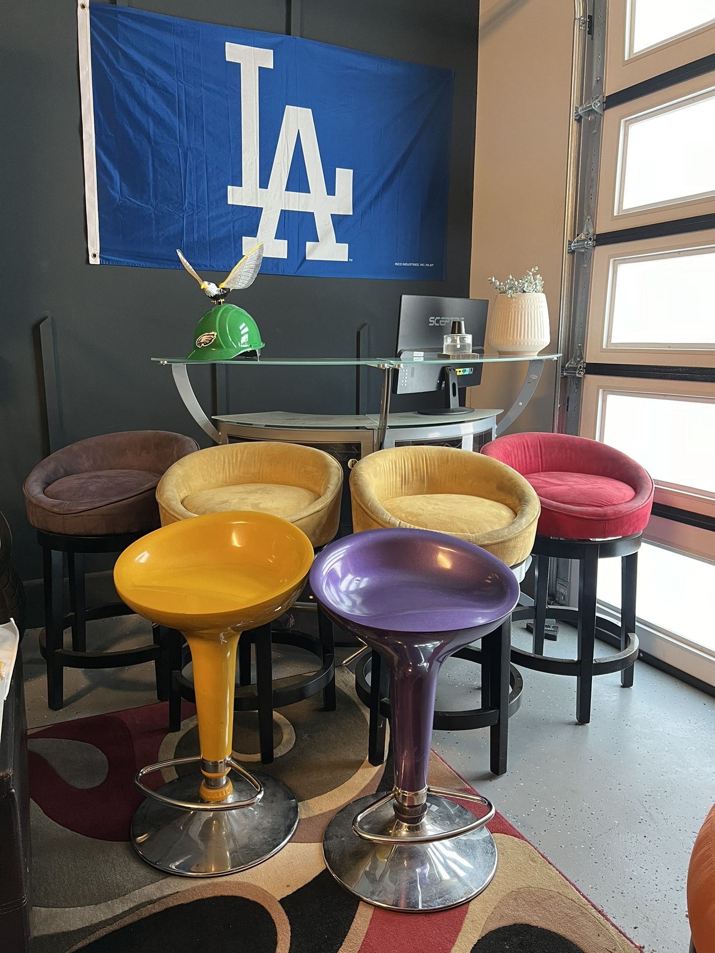 Bar With 6 Bar Stools