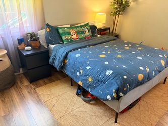Bed with night stands
