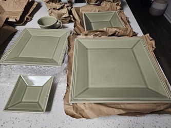 Williams Sonoma Hudson Sage Square Premium Dinnerware Set Of 25
