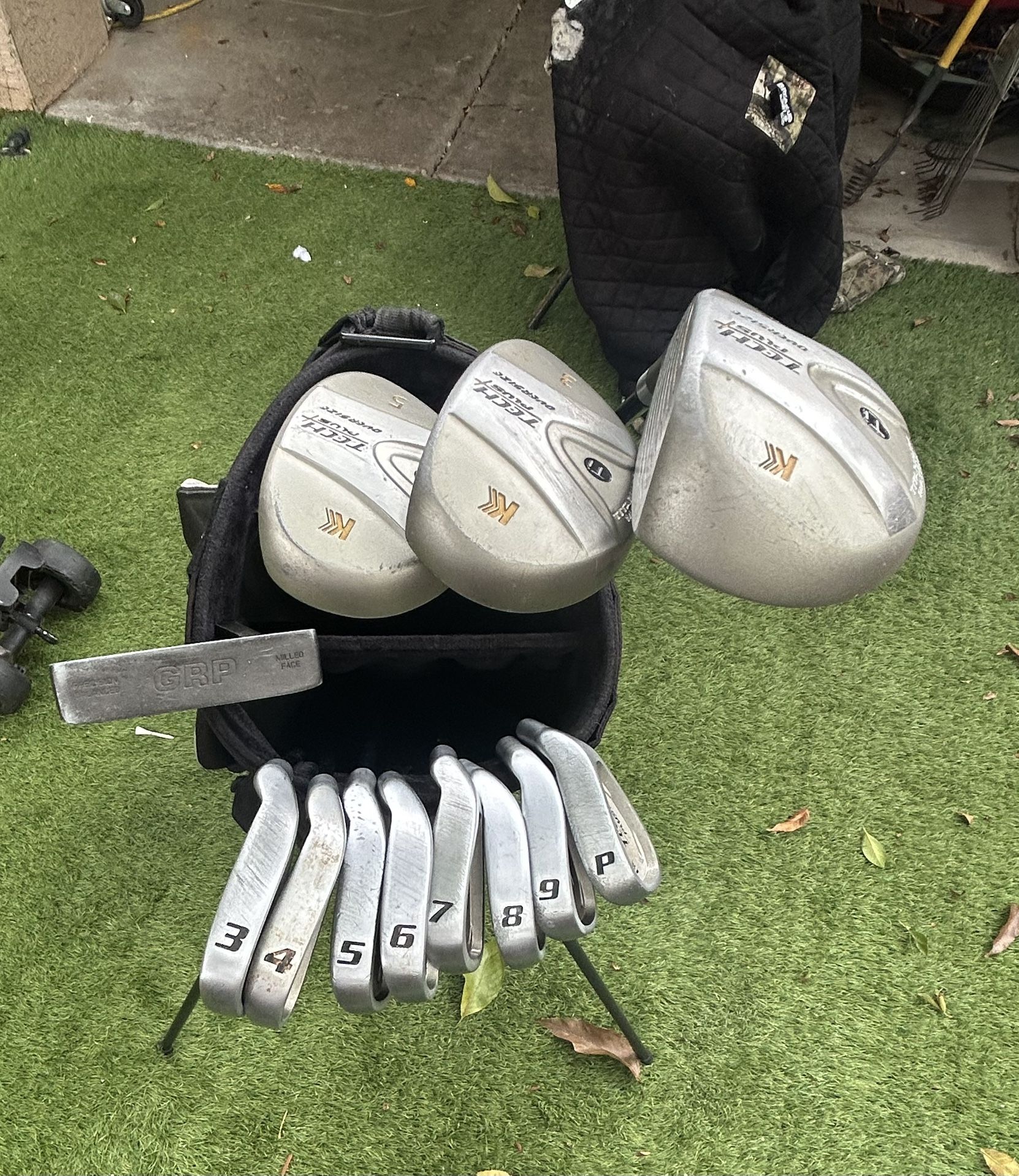 KNIGHT GOLF CLUBS AND BAG