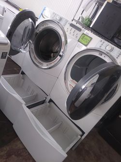 Kenmore front load washer and dryer set with pedestals in excellent conditions