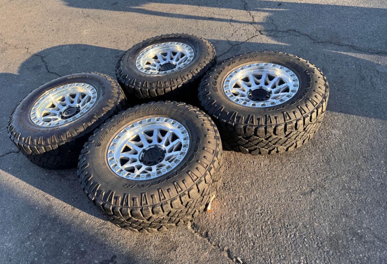 Vendo Set De Rines Nuevos Para Toyotas Tacoma Chevy Silverado Con Llantas 285/70/17 Goodyear Tires Con 😜