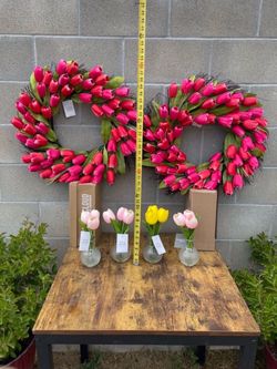 🌷 Two Tulip Wreaths & Four Tulip Flowering Vase 🌷 New W/ Tags 🌷 Kirkland Homes 🌷 💥Retail - $188💥