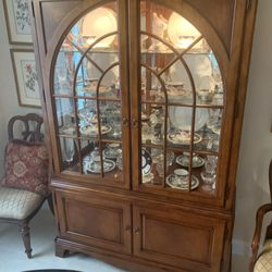 China cabinet in Buffay