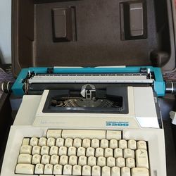 Vintage SCM Smith Corona Electric Typewriter