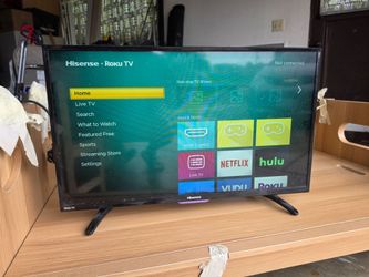 Hisense 32" Roku Smart TV (32H4C) - Works Great