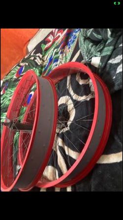 Red rims 26x4.0