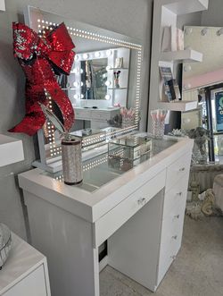 BEAUTIFUL MAKEUP VANITY 💄 WITH BLUETOOTH