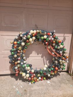 48" Christmas reef
