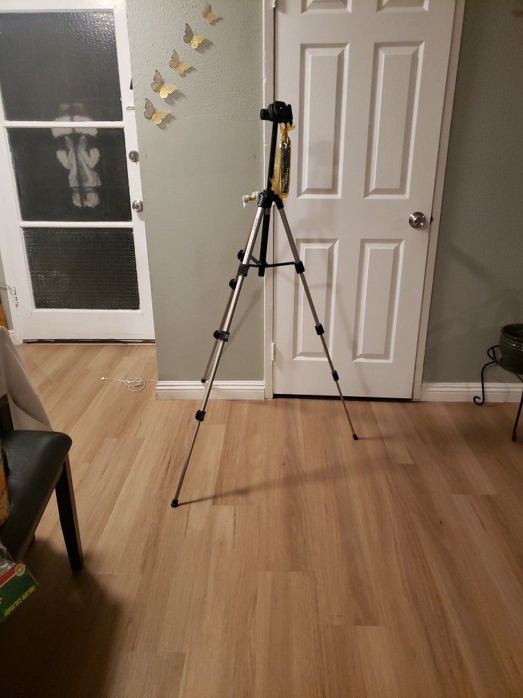 REMOTE CONTROL TRIPOD