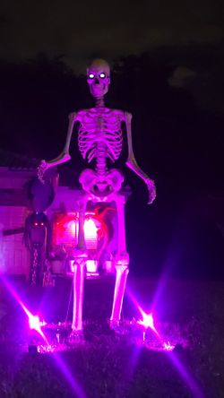 must go!! 12 ft Skeleton Halloween Skelly complete & working plus original box