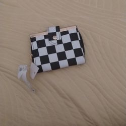 Black and grey checkered Louis Vuitton wallet for Sale in Indianapolis, IN  - OfferUp